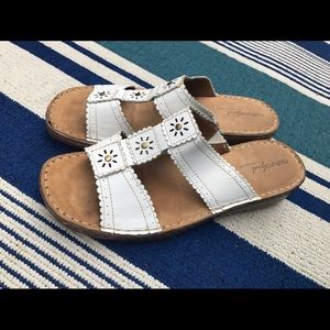 NATURALIZER White Leather Sandals. EUC.